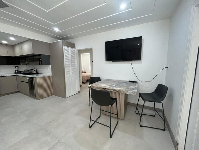 Building Photo - 217 SW 15th St