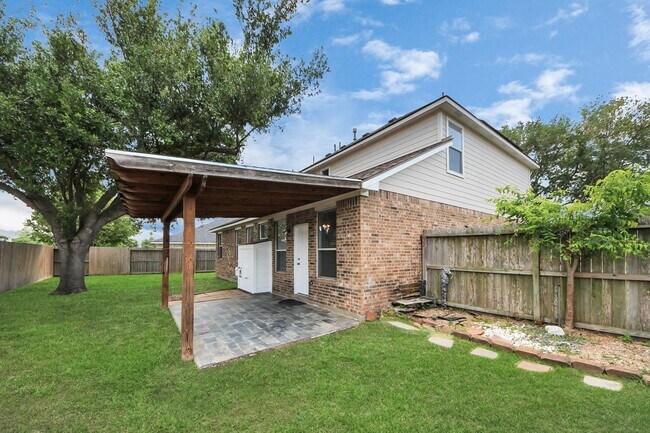 Building Photo - 13114 Oak Ledge Dr