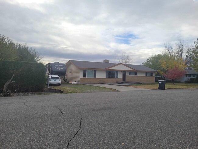 Building Photo - 3714 W Nixon St