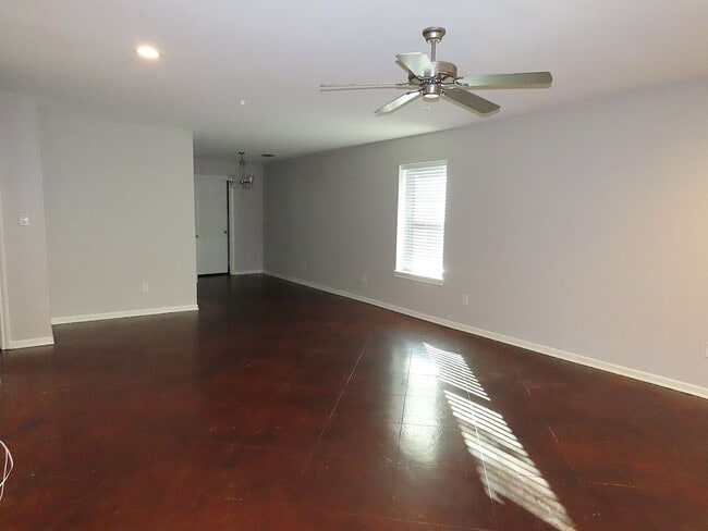 Building Photo - Updated 2 Bedroom, 1 Bath Duplex in Whiteh...