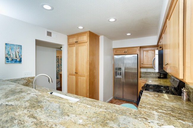 Building Photo - 718 Ensenada Ct