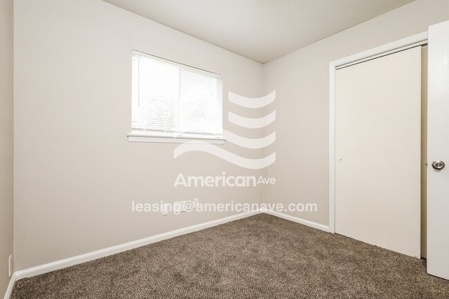 Building Photo - 904 Kirkland Dr