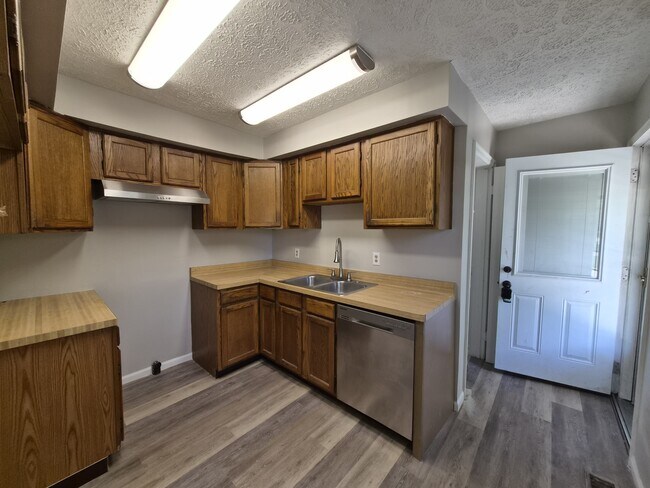 Building Photo - 3707 N Riley Ave