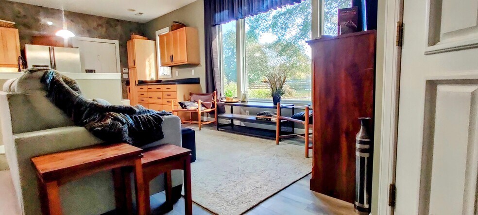 Building Photo - 250 Paddock Dr