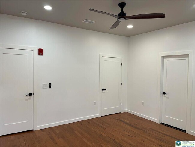 Building Photo - 711 W Chew St