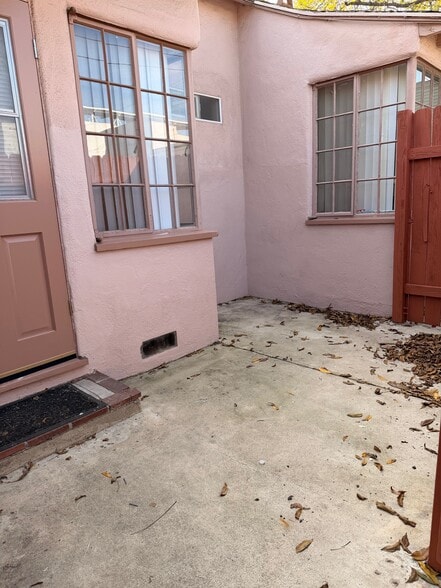 Building Photo - 121 E Garfield Ave