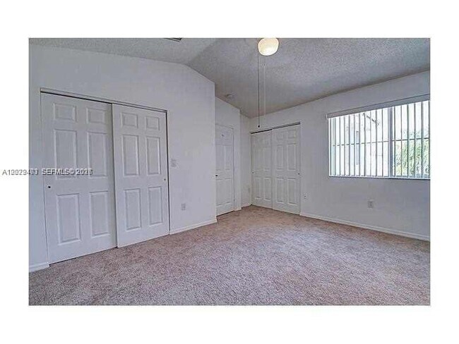 Building Photo - 960 Corkwood St