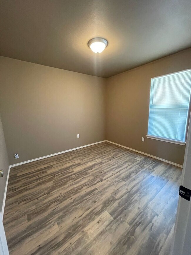 Building Photo - Move in Fee WAIVED, if you move in during ...