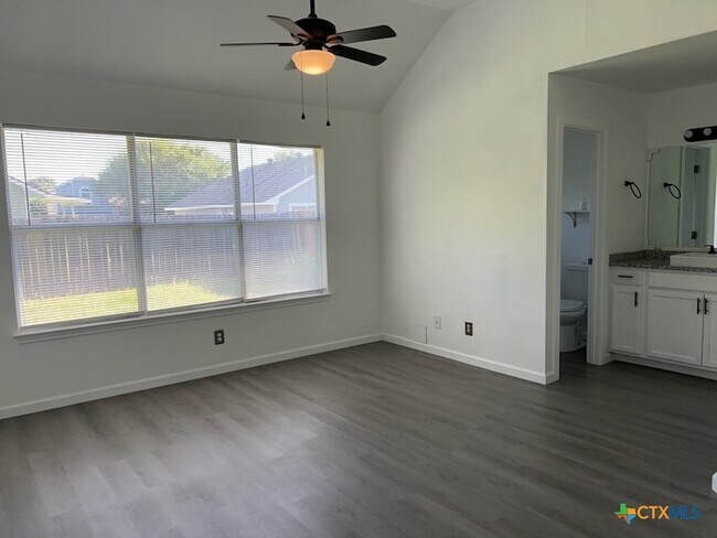Building Photo - 2503 Armadillo Dr