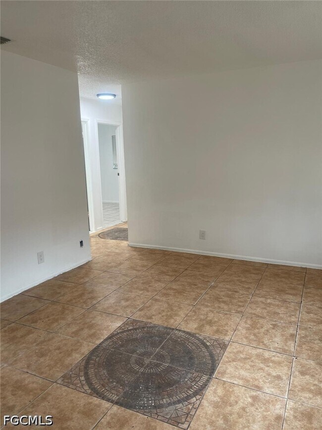 Building Photo - 5413-5427-5427 Third Ave