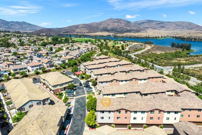 Building Photo - 2 Bedroom Townhome in the Lakepointe Community!