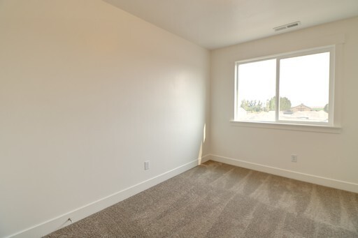 Building Photo - HOLIDAY MOVE-IN SPECIAL - PET FRIENDLY Bea...