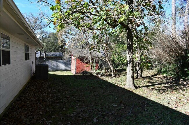 Building Photo - 203 Pine Valley