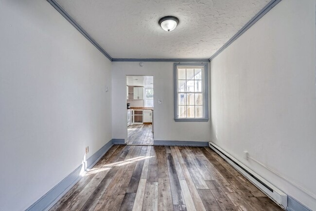 Building Photo - Newly Renovated 3 bedroom, 1 bedroom townhouse