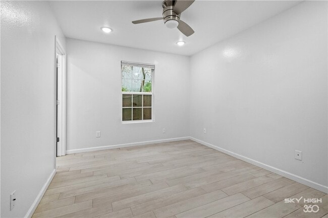 Building Photo - 731 Erika Ave
