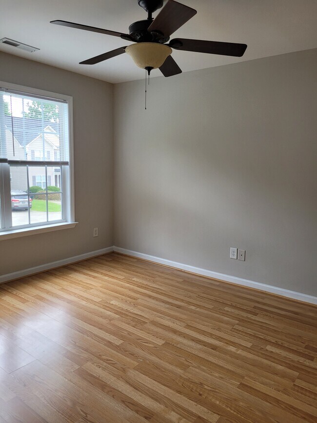 Building Photo - 117 Gatwick Ct