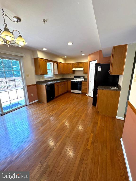Building Photo - 674 Tram Way