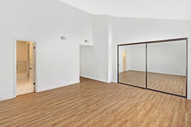 Building Photo - 1138 20th St