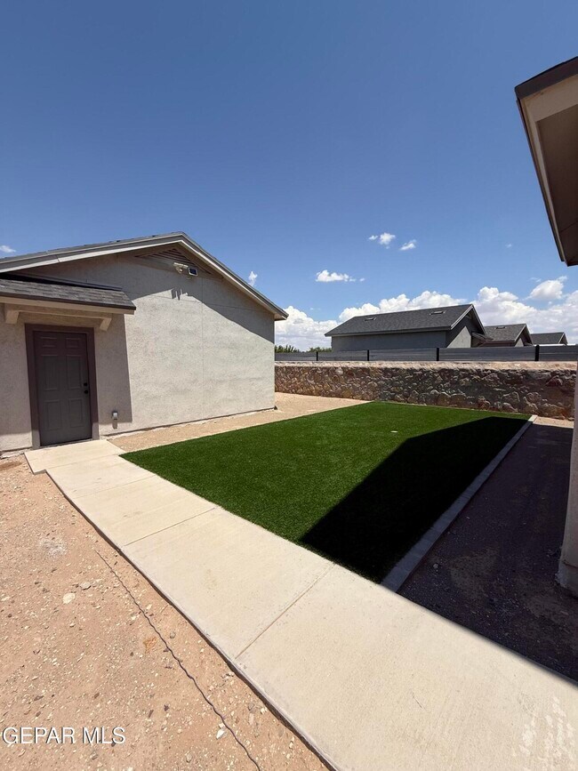 Building Photo - 14655 Pebble Hills Blvd