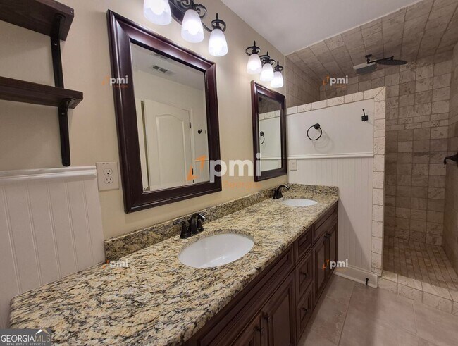 Building Photo - 2080 Hilburn Dr SE