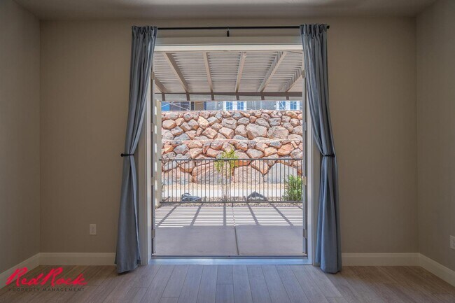 Building Photo - 2277 Mirador Aly