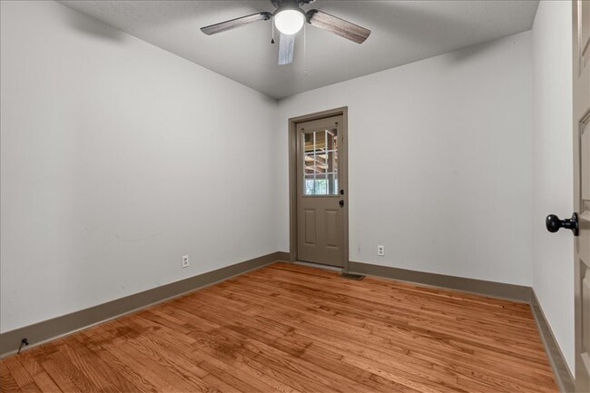 Building Photo - 522 S Duncan Ave