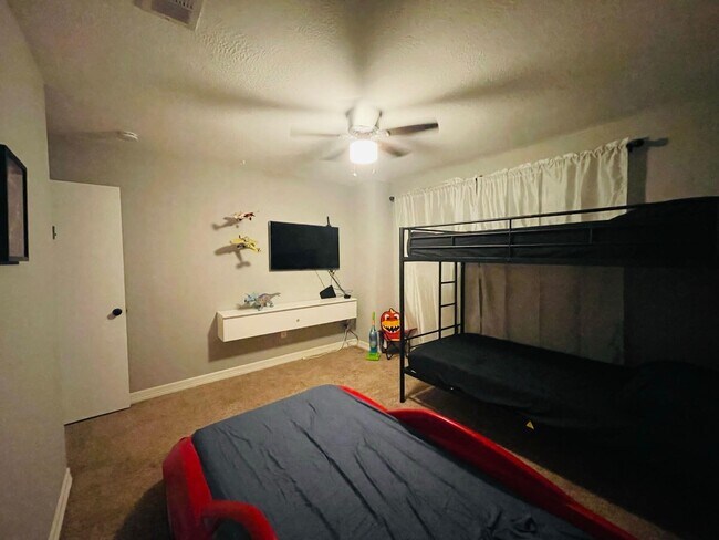 Building Photo - 18014 Vintage Wood Ln