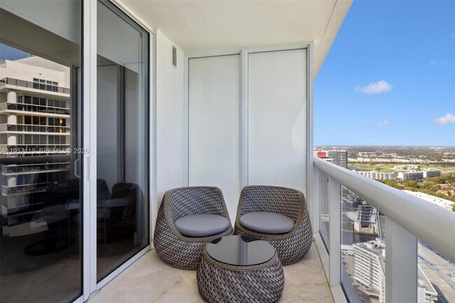 Building Photo - 1830 S Ocean Dr