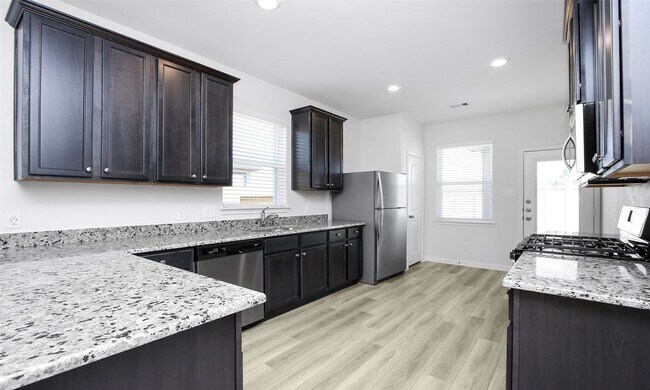 Building Photo - 446 Amberwood Pk Dr