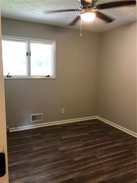 Building Photo - 409 Shamrock Dr