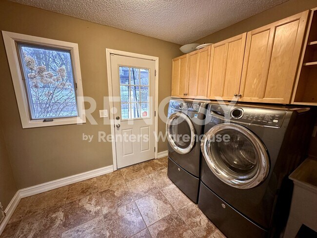 Building Photo - 13808 Frontier Ln