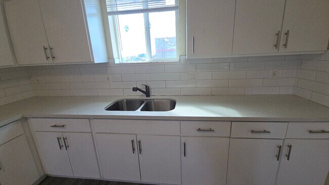 Building Photo - 71(439)