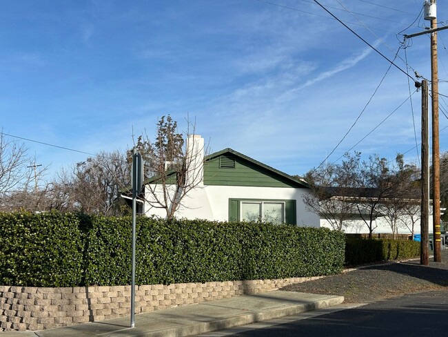 Building Photo - 1295 Floral Ave