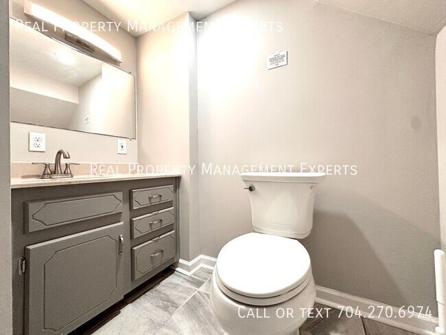 Building Photo - 3311 Tyrone Dr