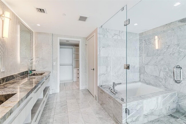 Building Photo - 3131 NE 7th Ave