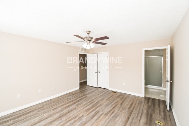 Building Photo - 11856 Lake Bend Cir