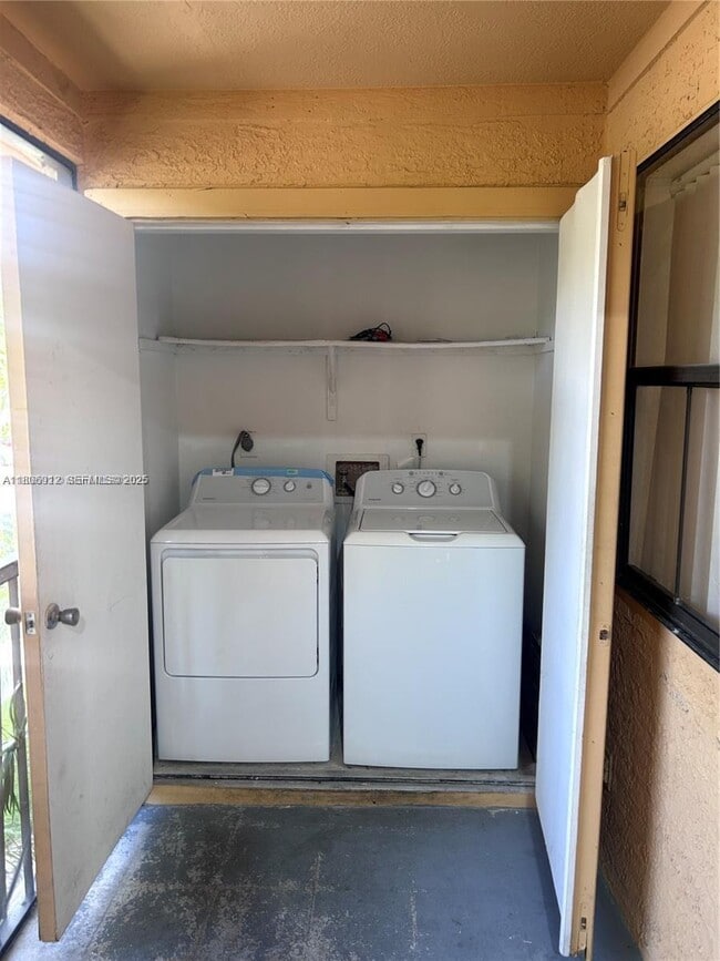 Building Photo - 10581 SW 155th Ct