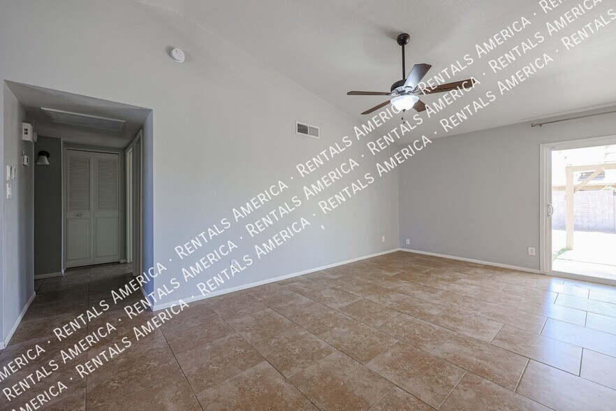 Building Photo - 1329 W Kristal Way