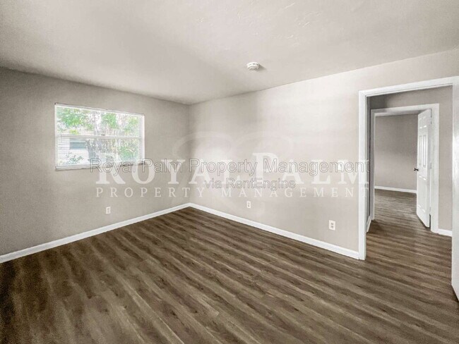 Building Photo - 4511 SE 5th Pl