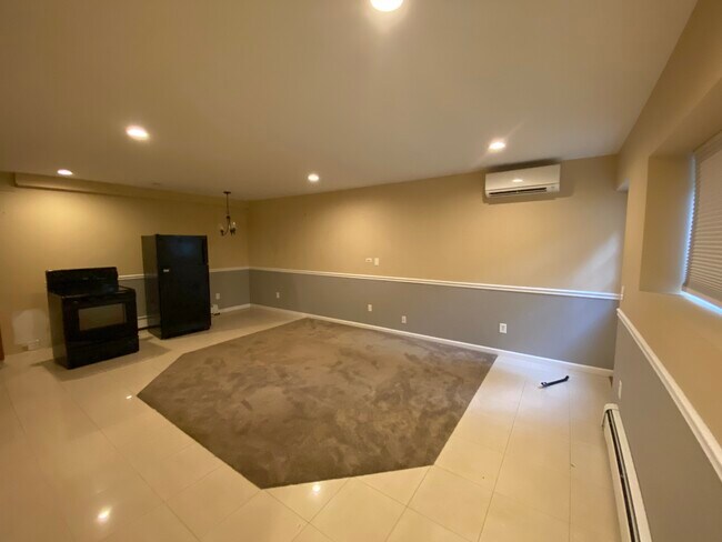 Building Photo - 39 Circle Dr