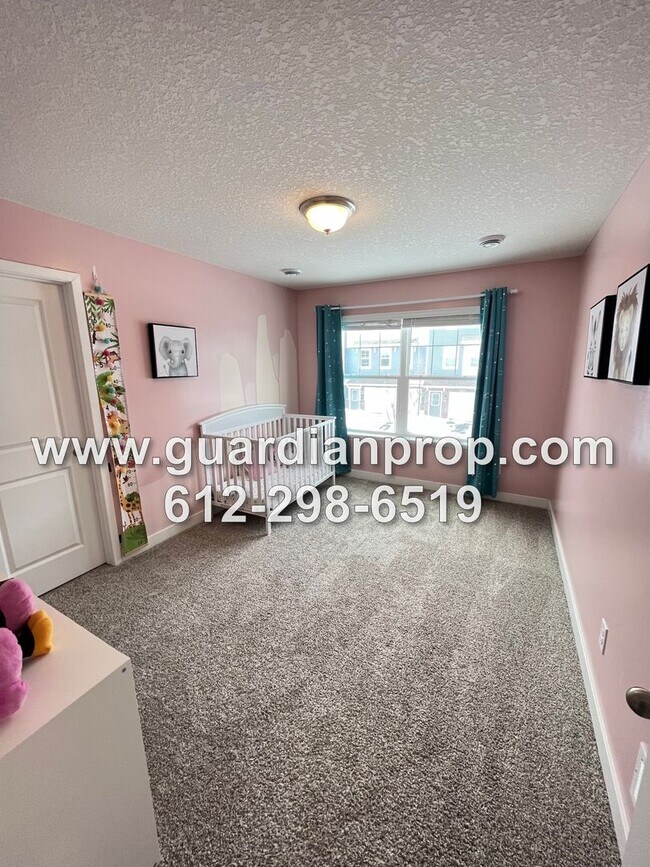 Building Photo - Luxury 2020 Built Townhouse Available June 1, Open Floor Plan, Fireplace, Patio, Primary w/Huge P...