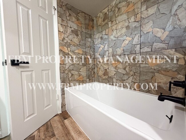 Building Photo - 509 Lake Park Ave