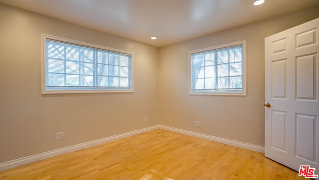 Building Photo - 9631 Crystal View Dr