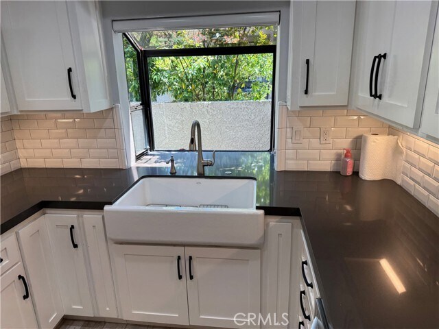 Building Photo - 4762 Tiara Dr