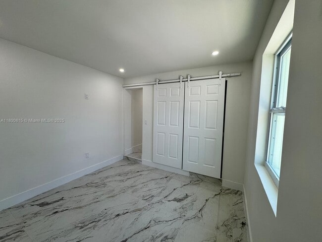 Building Photo - 11000 SW 47th Terrace