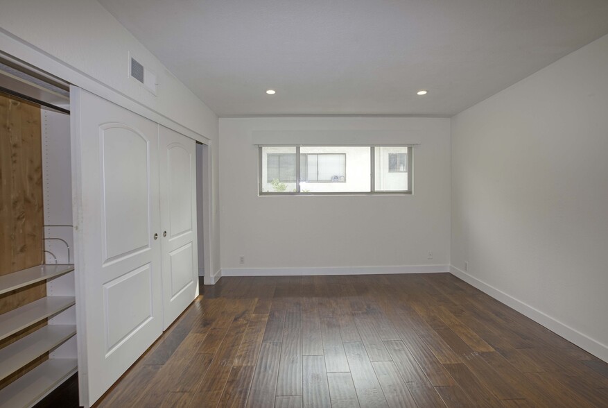 Master Bedroom, can easily fit a CALI KING - 1833 11th St