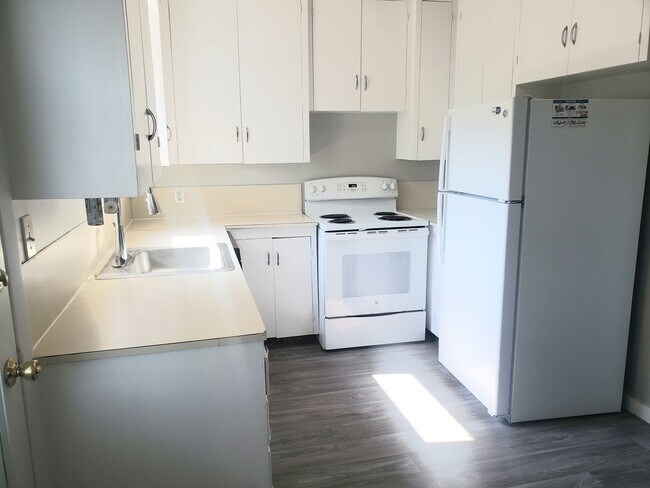 Building Photo - 3 Bedroom Near Elevator and Downtown Orego...