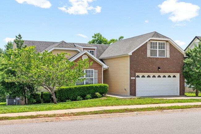 Building Photo - 3 Bedroom 2 Bath Pet Friendly Home For Rent Near Post!