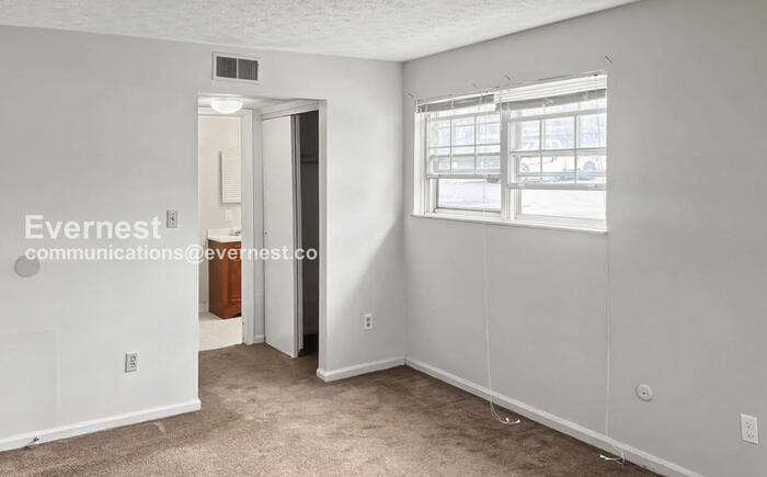 Building Photo - 1450 Slade Ave