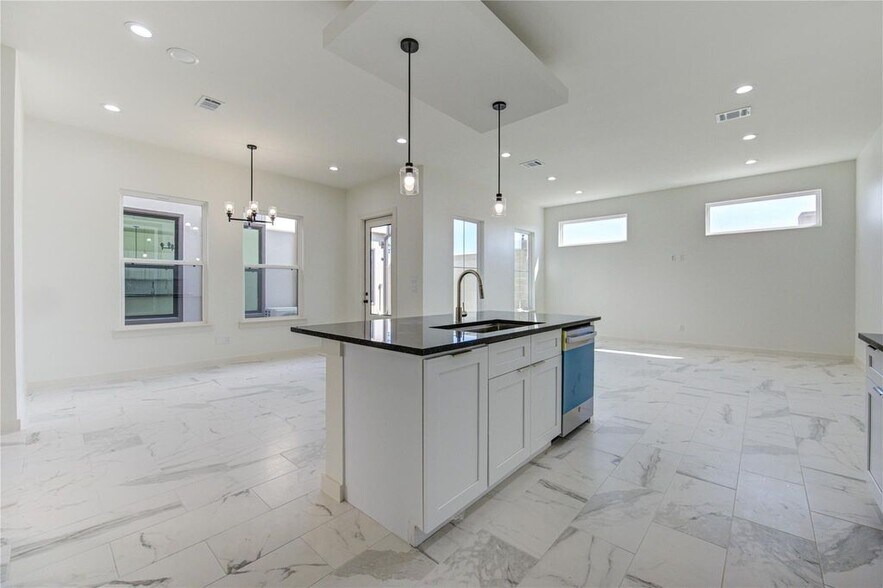 Building Photo - 2919 El Fenice Ln